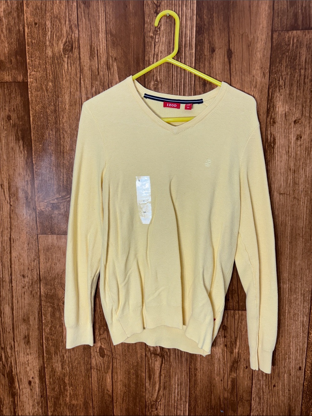 NWT Izod Men’s Light Yellow V-Neck Sweater